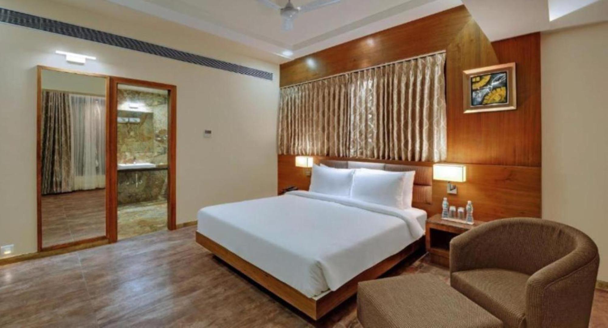 Hotel Seven Inn Near Delhi Airport Neu-Delhi Exterior foto