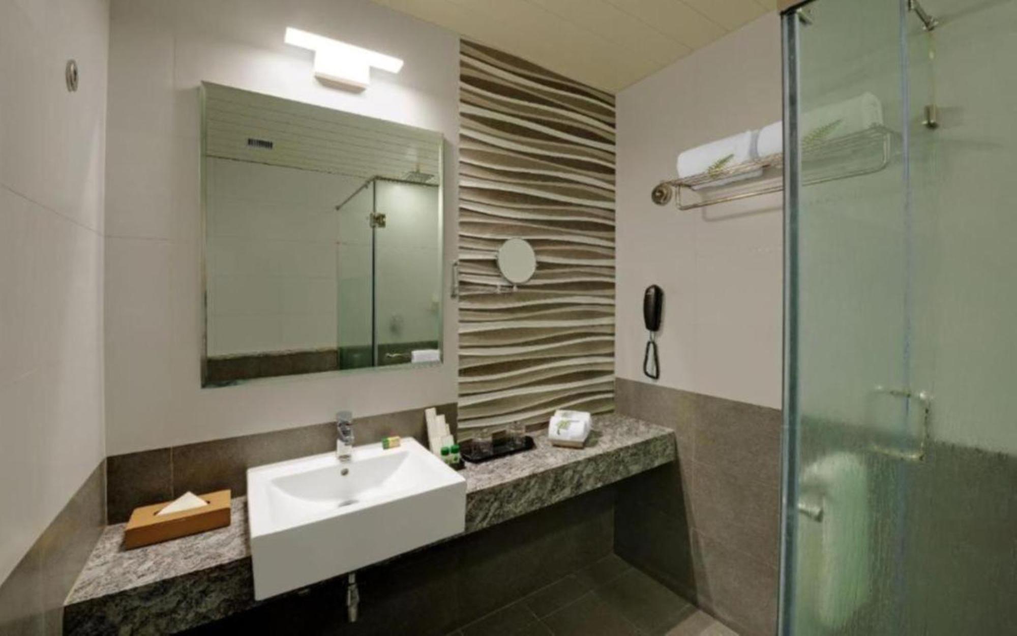 Hotel Seven Inn Near Delhi Airport Neu-Delhi Exterior foto